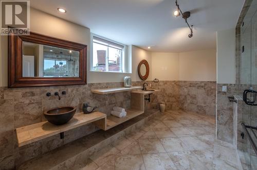 143 Westview Drive, Penticton, BC - Indoor Photo Showing Bathroom