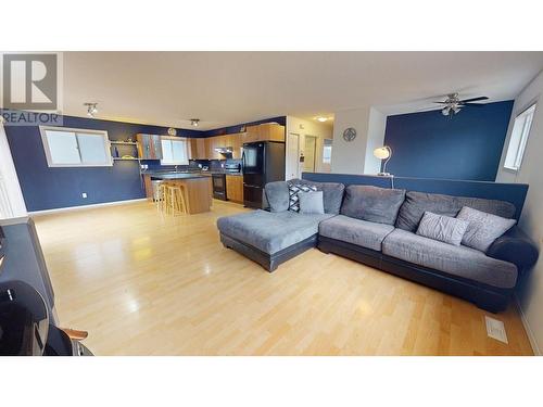 9015 87 Avenue, Fort St. John, BC - Indoor Photo Showing Living Room