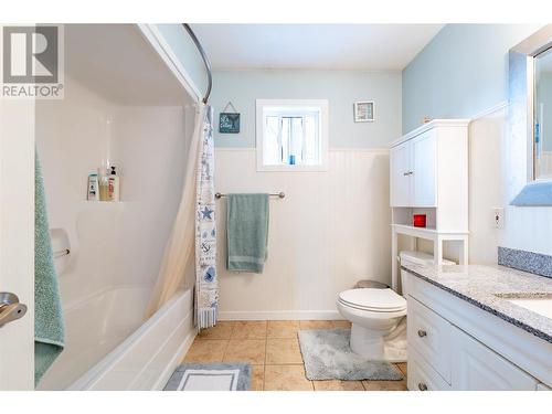 107 Crown Crescent, Vernon, BC - Indoor Photo Showing Bathroom