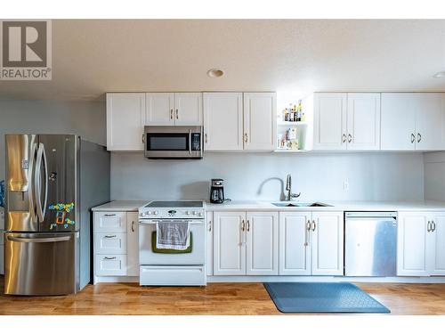 107 Crown Crescent, Vernon, BC - Indoor Photo Showing Kitchen
