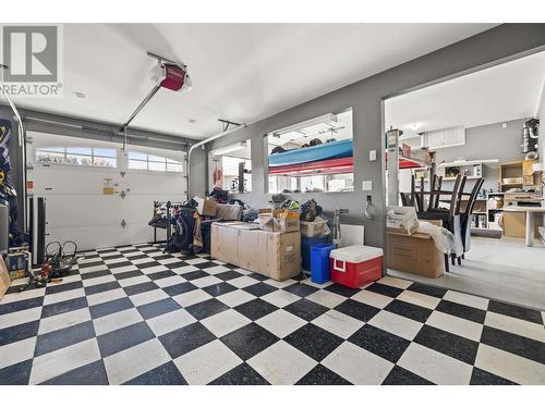 845 Manhattan Drive, Kelowna, BC - Indoor Photo Showing Garage