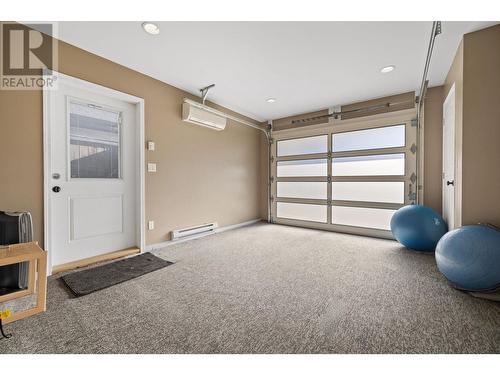 845 Manhattan Drive, Kelowna, BC - Indoor Photo Showing Garage