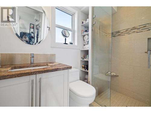 845 Manhattan Drive, Kelowna, BC - Indoor Photo Showing Bathroom