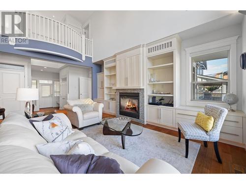 845 Manhattan Drive, Kelowna, BC - Indoor Photo Showing Living Room With Fireplace