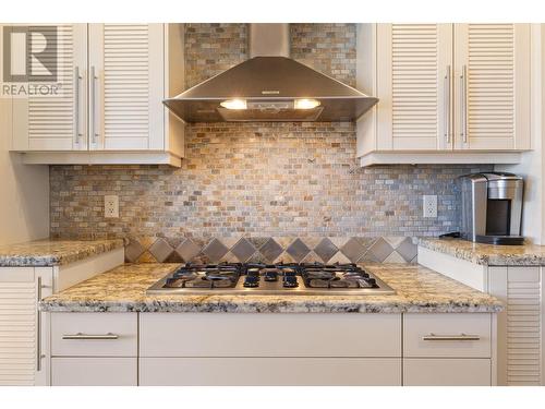 845 Manhattan Drive, Kelowna, BC - Indoor Photo Showing Kitchen With Upgraded Kitchen