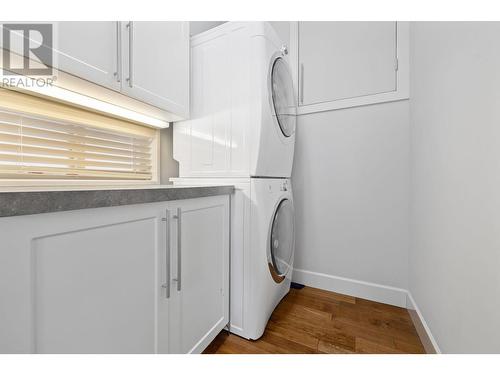 845 Manhattan Drive, Kelowna, BC - Indoor Photo Showing Laundry Room