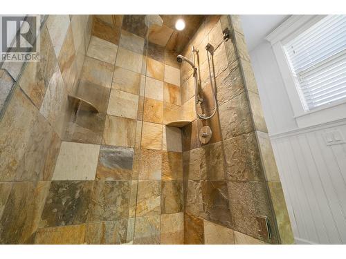 845 Manhattan Drive, Kelowna, BC - Indoor Photo Showing Bathroom