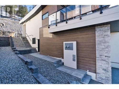 1189 Lone Pine Drive, Kelowna, BC - Outdoor With Exterior