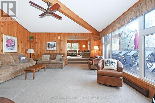326 Indian Point Road, Kawartha Lakes, ON - Indoor Photo Showing Living Room