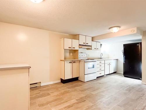 2890 Foul Bay Rd, Saanich, BC - Indoor Photo Showing Kitchen