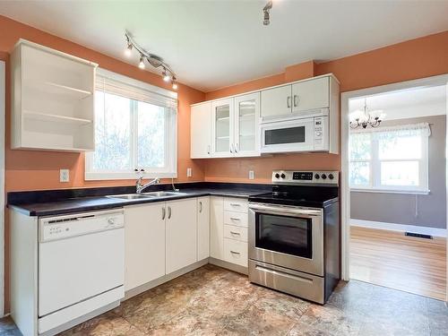 2890 Foul Bay Rd, Saanich, BC - Indoor Photo Showing Kitchen With Double Sink