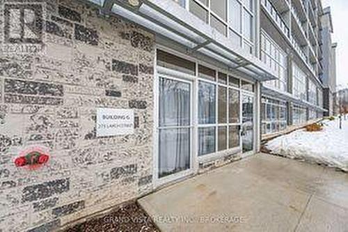 #G215 -275 Larch St, Waterloo, ON - Outdoor