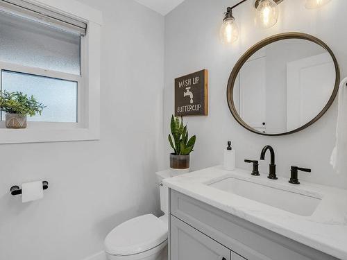 3010 Thacker Drive, West Kelowna, BC - Indoor Photo Showing Bathroom