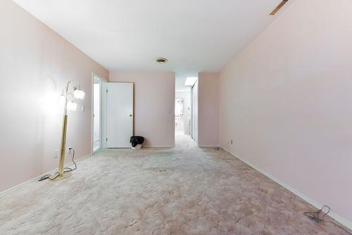 207-320 Brandon Avenue, Penticton, BC - Indoor Photo Showing Other Room