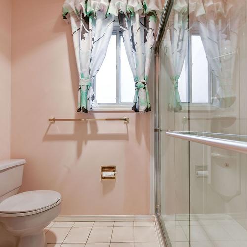 207-320 Brandon Avenue, Penticton, BC - Indoor Photo Showing Bathroom