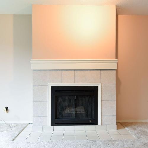 207-320 Brandon Avenue, Penticton, BC - Indoor Photo Showing Living Room With Fireplace