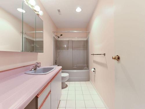 207-320 Brandon Avenue, Penticton, BC - Indoor Photo Showing Bathroom