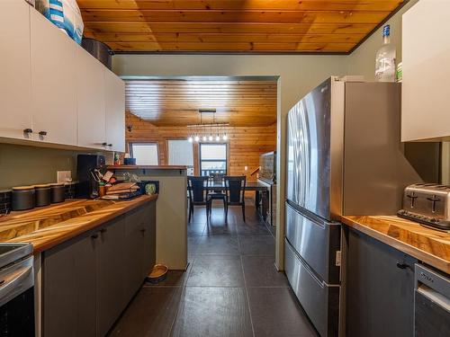232 Highway 97B Highway, Enderby, BC - Indoor Photo Showing Kitchen