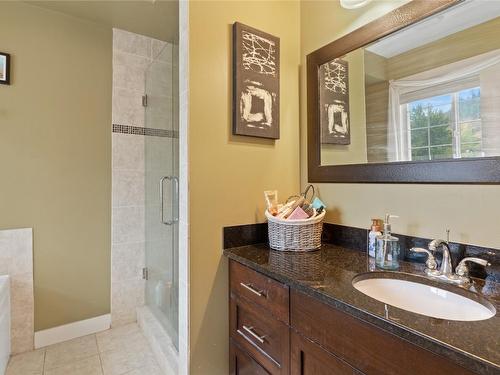2160 Shelby Crescent, West Kelowna, BC - Indoor Photo Showing Bathroom