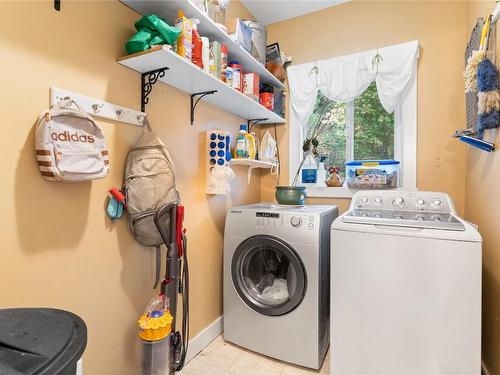 2160 Shelby Crescent, West Kelowna, BC - Indoor Photo Showing Laundry Room