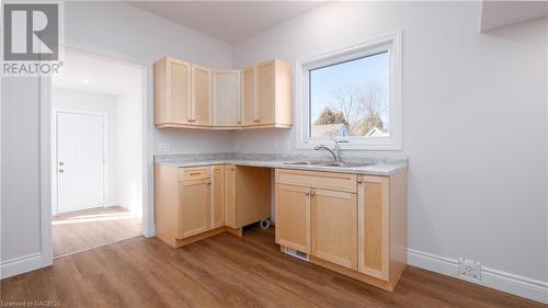 1098 2Nd Avenue W, Owen Sound, ON - Indoor Photo Showing Kitchen With Double Sink