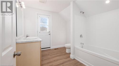 1098 2Nd Avenue W, Owen Sound, ON - Indoor Photo Showing Bathroom