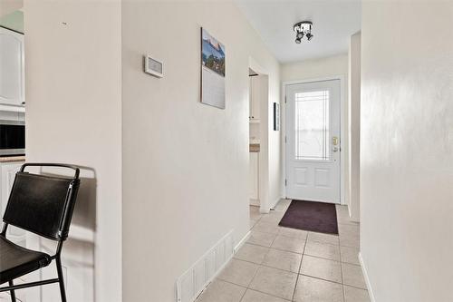 11 Colmar Place|Unit #2, Dundas, ON - Indoor Photo Showing Other Room
