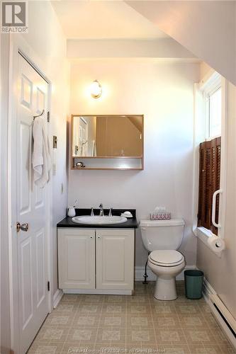 1 Squire St, Sackville, NB - Indoor Photo Showing Bathroom