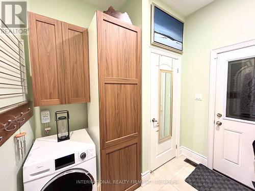 7 Wolford Court, Georgina, ON - Indoor Photo Showing Laundry Room