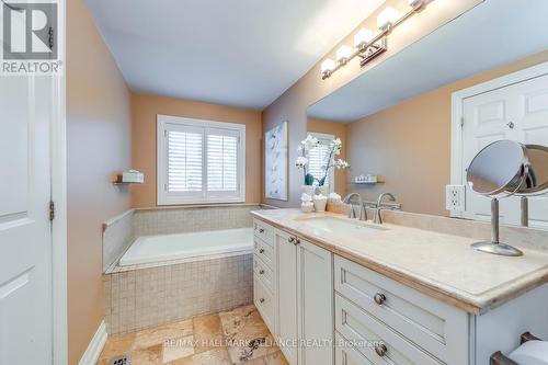 2190 Constance Dr, Oakville, ON - Indoor Photo Showing Bathroom