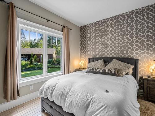 505 Arbutus Bay Rd, Fanny Bay, BC - Indoor Photo Showing Bedroom