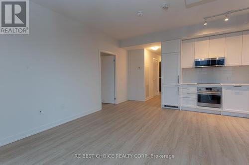 #424 -250 Lawrence Ave W, Toronto, ON - Indoor Photo Showing Kitchen