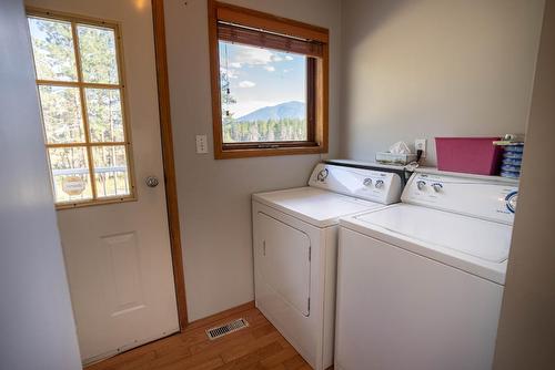 6198 Highway 3/93, Cranbrook, BC - Indoor Photo Showing Laundry Room