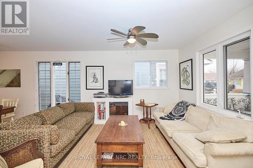 401 Maplewood Ave, Fort Erie, ON - Indoor Photo Showing Living Room