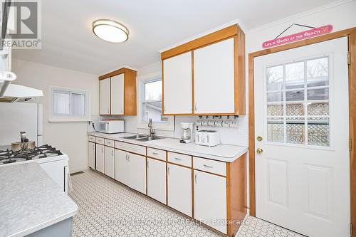 401 Maplewood Avenue, Fort Erie, ON - Indoor Photo Showing Kitchen With Double Sink