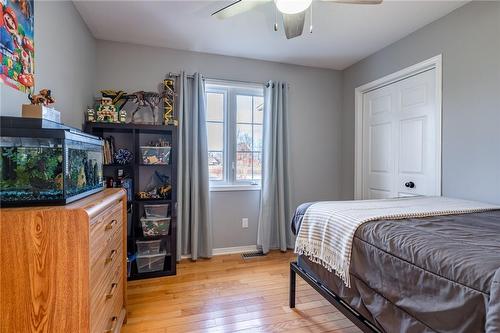 9556 David Street, West Lincoln, ON - Indoor Photo Showing Bedroom