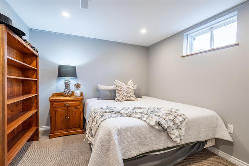 9556 David Street, West Lincoln, ON - Indoor Photo Showing Bedroom