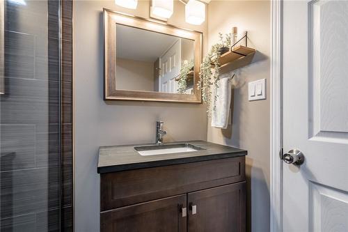 9556 David Street, West Lincoln, ON - Indoor Photo Showing Bathroom