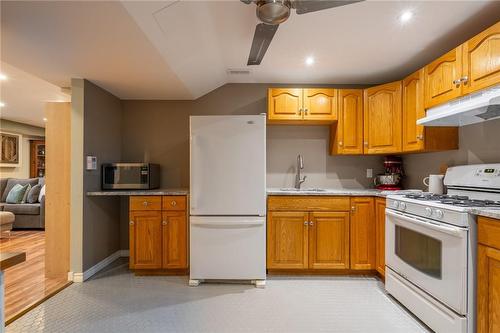 9556 David Street, West Lincoln, ON - Indoor Photo Showing Kitchen