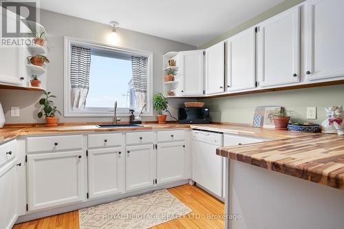 59 Kings Wharf Rd, Kawartha Lakes, ON - Indoor Photo Showing Kitchen