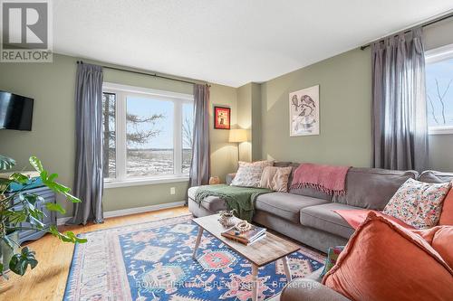 59 Kings Wharf Rd, Kawartha Lakes, ON - Indoor Photo Showing Living Room