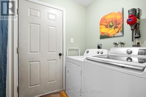 59 Kings Wharf Rd, Kawartha Lakes, ON - Indoor Photo Showing Laundry Room