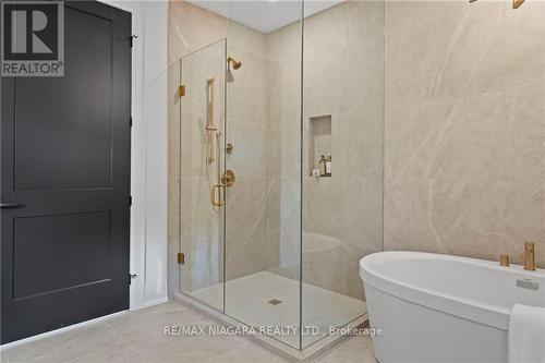 6506 Lucia Dr, Niagara Falls, ON - Indoor Photo Showing Bathroom