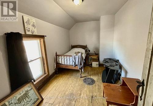 498 Eldon Station Road, Kawartha Lakes, ON - Indoor Photo Showing Bedroom