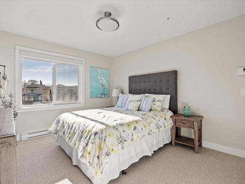 1-3750 West Bay Road, West Kelowna, BC - Indoor Photo Showing Bedroom