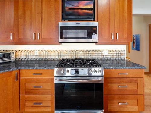 434 Viewcrest Road, Kelowna, BC - Indoor Photo Showing Kitchen