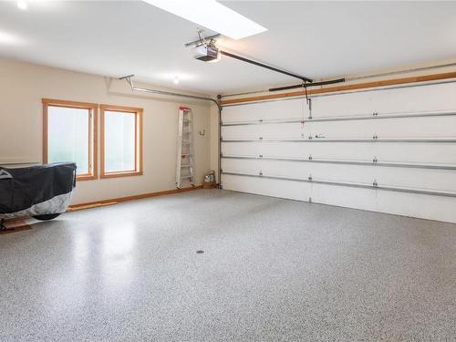 434 Viewcrest Road, Kelowna, BC - Indoor Photo Showing Garage