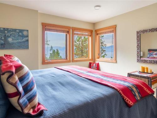 434 Viewcrest Road, Kelowna, BC - Indoor Photo Showing Bedroom