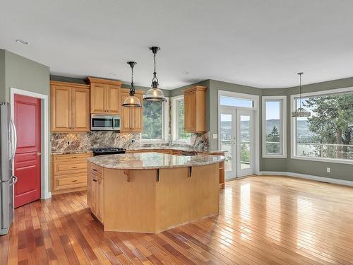 2031 Derrickson Place, Westbank, BC - Indoor Photo Showing Kitchen With Upgraded Kitchen