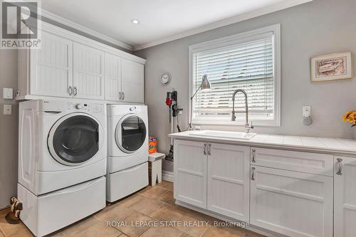 1103 Marley Crescent, Burlington, ON - Indoor Photo Showing Laundry Room